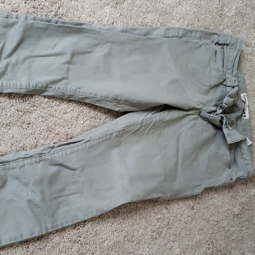 Green capris